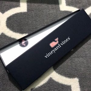 Vineyard vines tie box